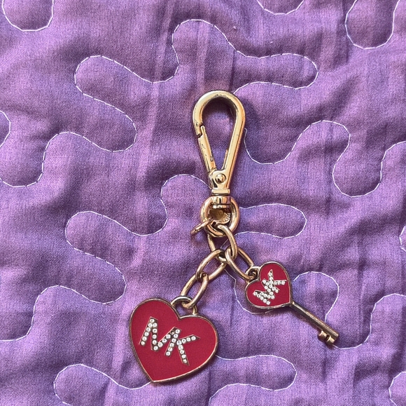Michael Kors Logo Heart Keychain - Picture 3 of 7